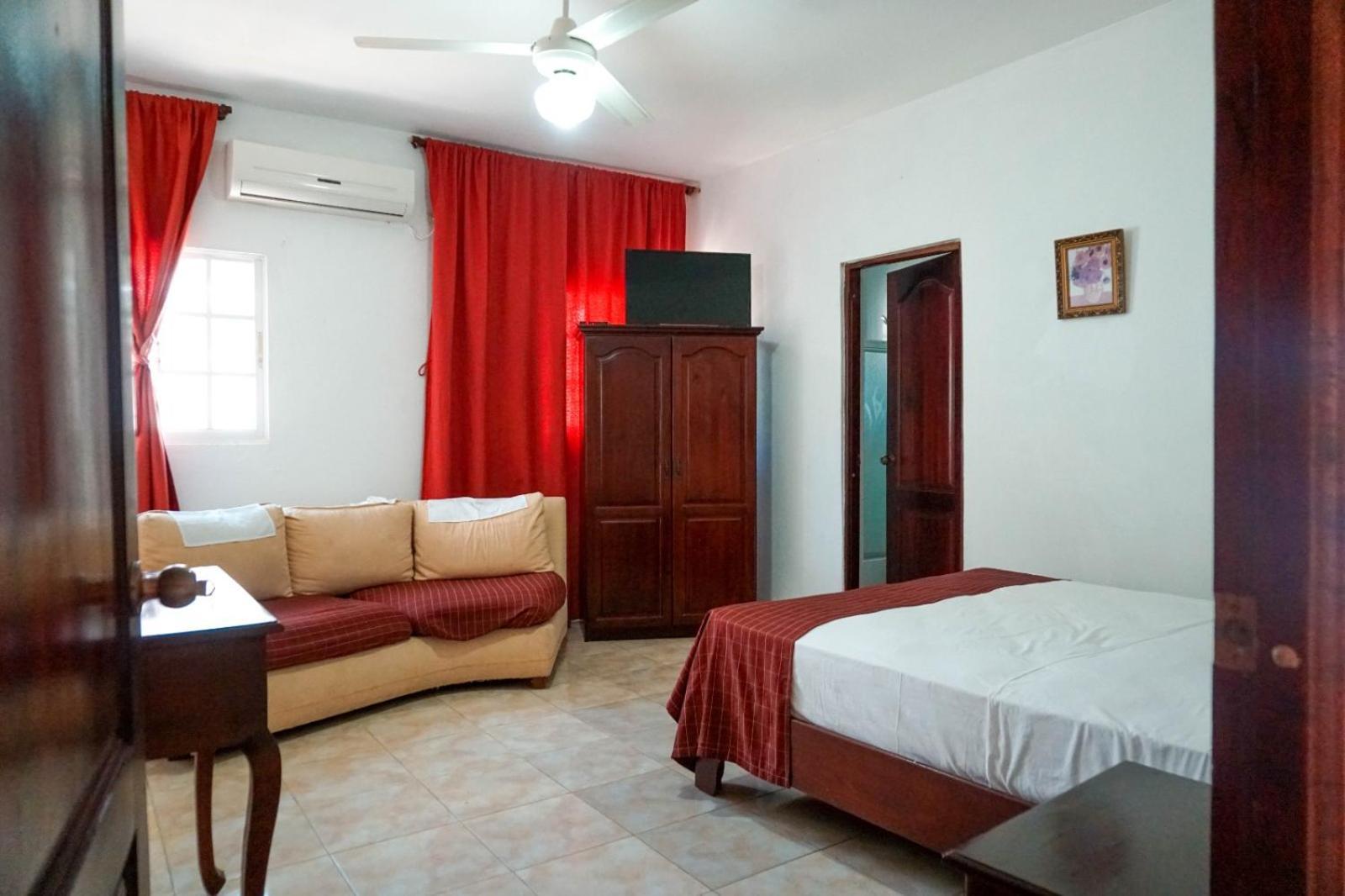 Hotel Nuevo Amanecer El Catey 외부 사진